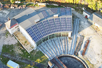 Sonnenstrom auf dem Museumsdach