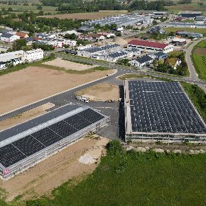 PV-Anlage mit 897,23 kWp auf zwei Hallen