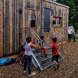Luftkollektor von GRAMMER Solar im Waldkindergarten Schnaittenbach