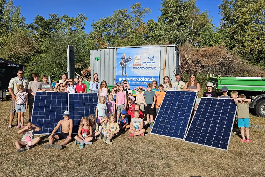 GRAMMER Solar versorgt Zeltlager mit Strom